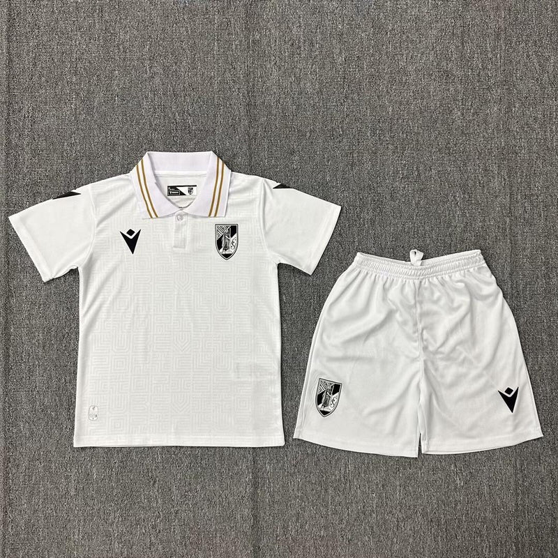 Conjunto infantil Vitória de Guimarães branca 2024/25