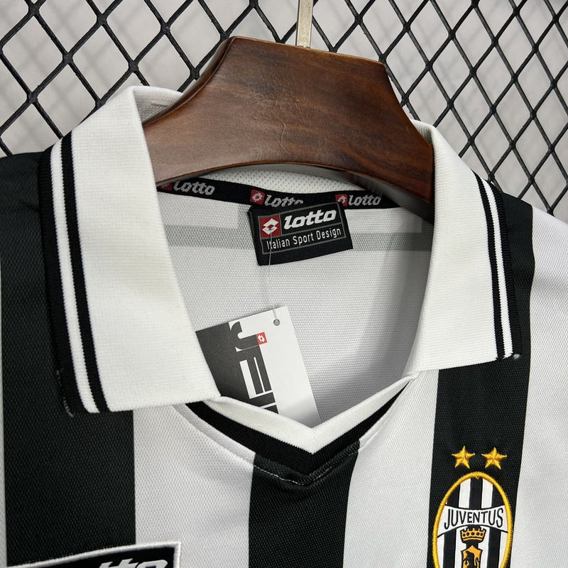 Juventus retro 2001-02