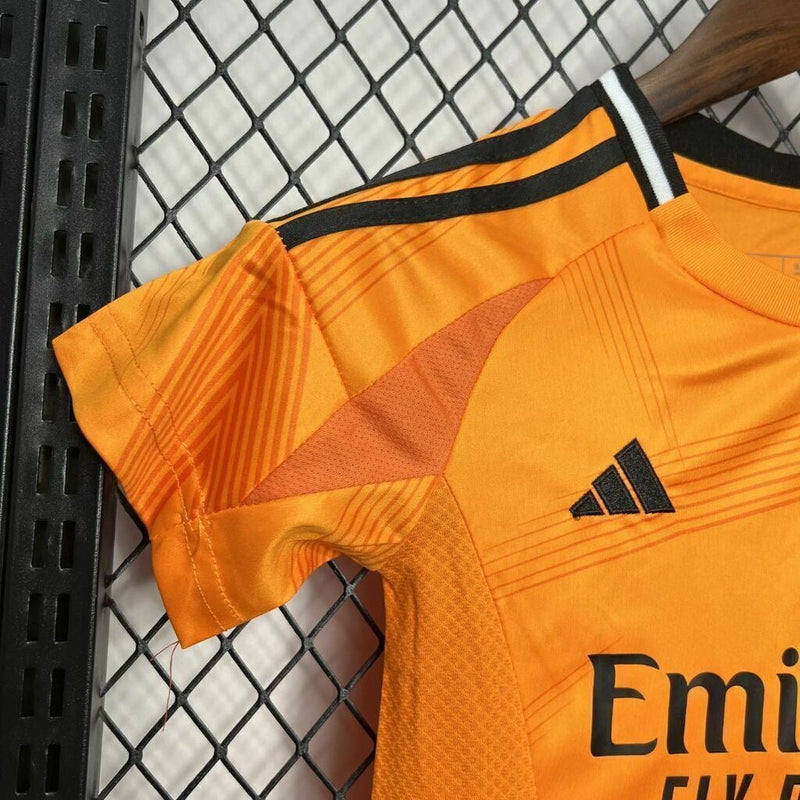 Conjunto Infantil Real Madrid away laranja 2024/25