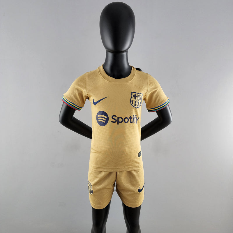 Kit Infantil Barcelona II 22/23 - Dourado